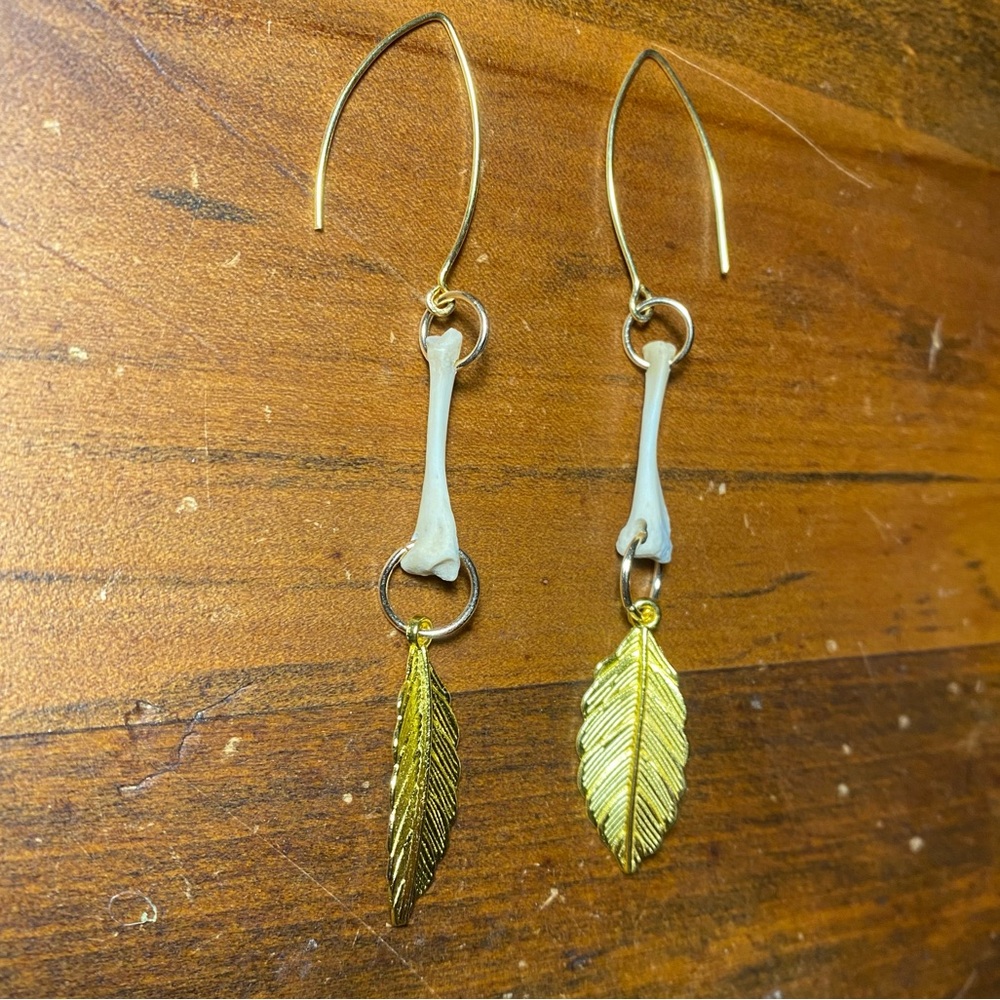 Squirrel Femur Bone Leaf Gold Earrings - Picture 5 of 8